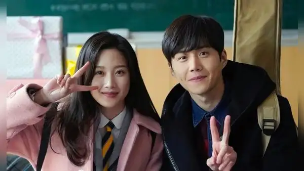 Moon Ga Young y Kim Seon Ho juntos en nuevo proyecto profesional para nau
