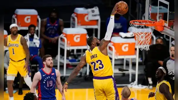 Lakers vence a los Pistons 135 a 129 en tiempo extra por la NBA