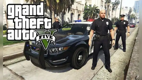 ¿De dónde salen los autos de policía en GTA cuando suben las estrellas?