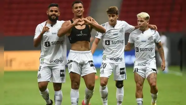 Santos empató 2-2 con San Lorenzo y clasificó a la fase de grupos de la Copa Libertadores