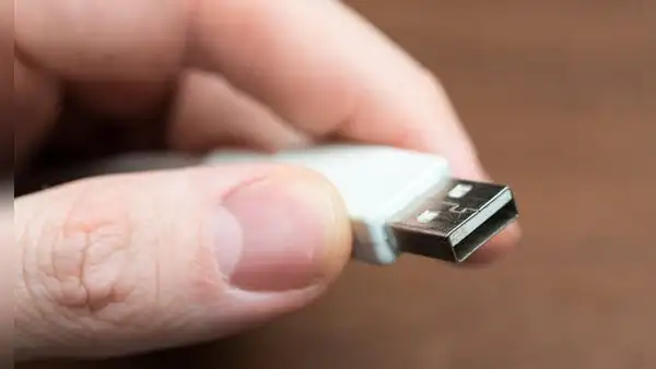 ¿Cómo revisar un USB desde tu teléfono sin tener que conectarlo a una PC?