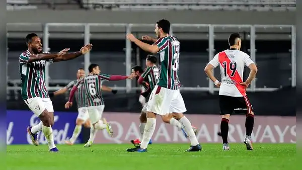 Fluminense ganó 3-1 a River en el Monumental y quedó primero de su grupo