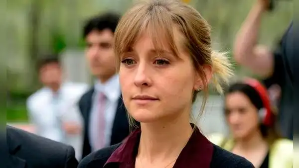 Allison Mack es condenada a tres años de prisión por explotación sexual en secta NXIVM