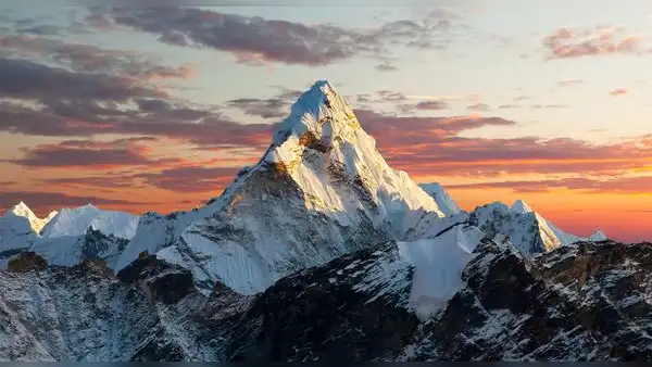 ¿Cuáles son y dónde se ubican las montañas más altas del mundo?