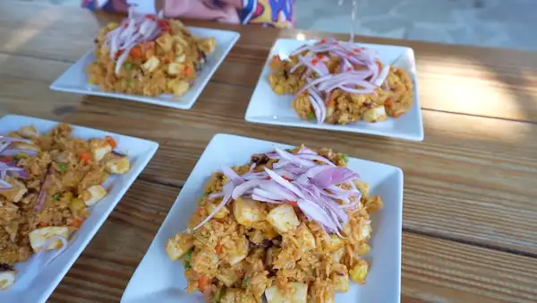 ‘Tío Lenguado’ enseña a preparar una salsa madre y la usa en un arroz con pota