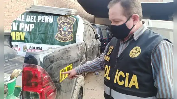 PNP encuentra 19 vehículos robados y autopartes en taller clandestino