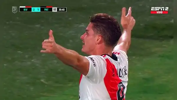 ¡Le rompió el arco! Julián Álvarez marca su doblete y el 2-1 para River Plate