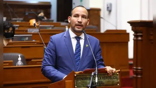 Muñante amenaza con que Congreso “recuperará” la Defensoría tras campaña para erradicar estereotipos