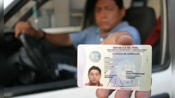 ¿Qué tipo de vehículos puedo conducir si tengo la Licencia especial A2 en el Perú?
