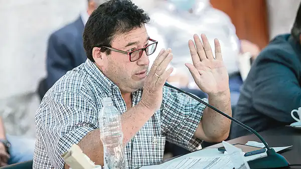 Edwin Martínez se queja del bufet del Congreso: "Llego tarde y casi no encuentro nada"