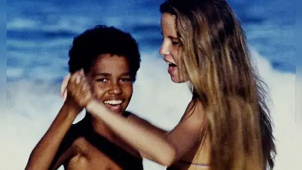 Así lucen los niños que se volvieron famosos por bailar “Lambada” en los años 70′s