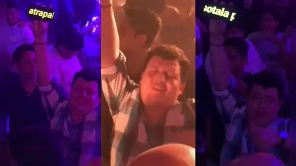 Papá va a una discoteca para recoger a su hija y termina robándose el show con su baile