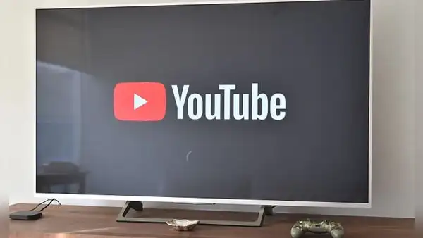 ¿Qué hacer si YouTube se traba o detiene en mi Smart TV?