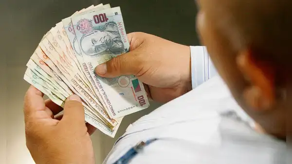 Si pido un préstamo, ¿me conviene hacerlo en dólares o soles?
