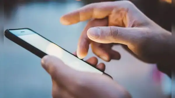 ¿Qué sucede si deslizas la pantalla de inicio de tu teléfono varias veces hacia la izquierda?