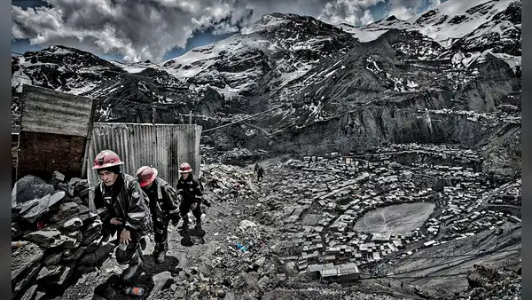 ¿Cómo viven en La Rinconada, la ciudad más alta del mundo y que está ubicada en el Perú?