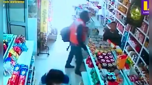 Delincuentes roban en minimarket y dos horas después regresan a seguir delinquiendo