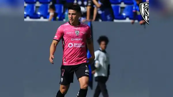 ¡Desde media cancha! Mira el golazo de Fernando Gaibor que apunta al premio Puskas