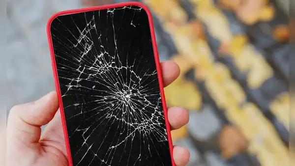 ¿Por qué usar un celular con la pantalla rota es más peligroso de lo que se cree?