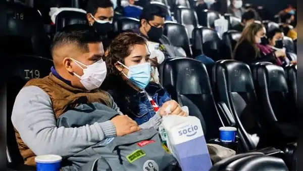 ¿Con qué alimentos puedo ingresar al cine?