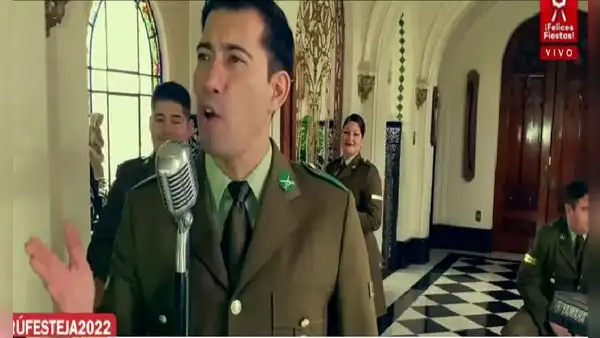¡Chile le canta a Perú! Carabineros entonan canciones criollas por Fiestas Patrias