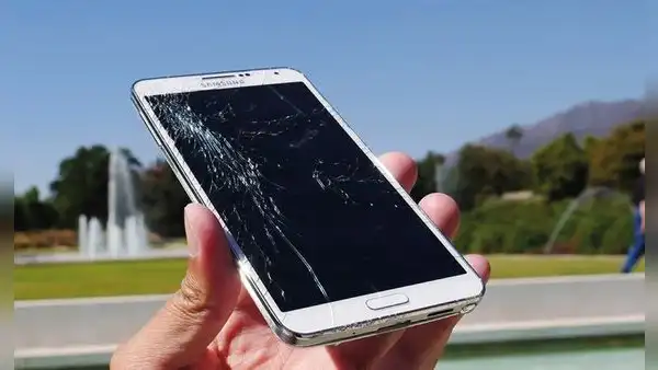 ¿Cómo saber si la pantalla de mi celular está rota o si solo se trata del glass?