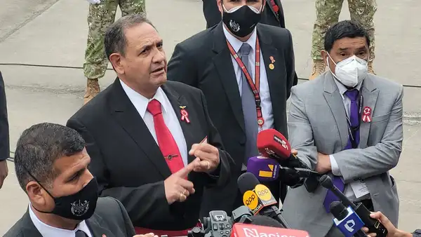 Exministro de Defensa de Castillo desiste de denunciar al Estado por más de S/3 millones