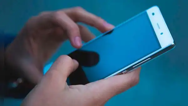 ¿Qué debes hacer si la pantalla de tu teléfono no detecta tus dedos?