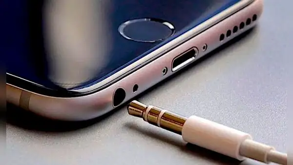 ¿Qué hacer si la entrada para auriculares de mi celular no funciona?