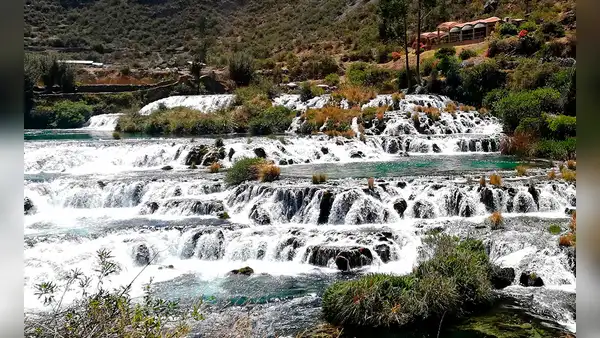¿Dónde queda Huancaya y cómo llegar sin gastar mucho dinero a este hermoso sitio turístico?