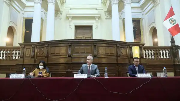 Congreso: Comisión de Constitución continuará con debate del adelanto de elecciones este martes