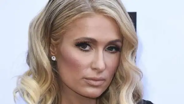 Paris Hilton revela que fue víctima de abuso sexual en su escuela: “Me robaron mi infancia”