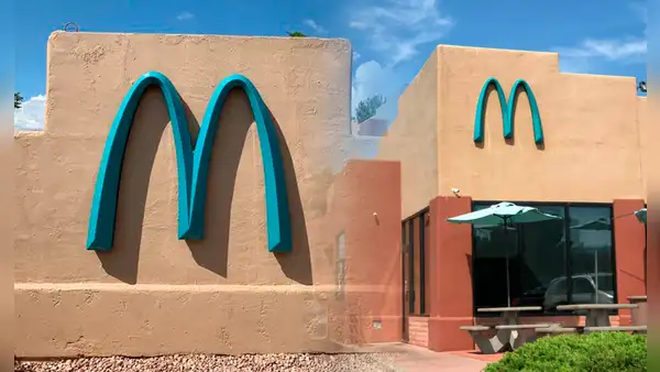 ¿Dónde está el único restaurante de McDonald’s en el mundo con el logo azul?