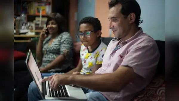 Avanza propuesta para compensar a usuarios por el corte imprevisto de internet