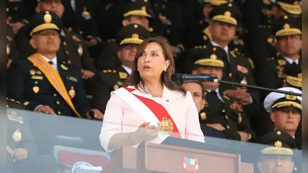 Perú se encuentra entre la democracia y el autoritarismo, según índice de The Economist