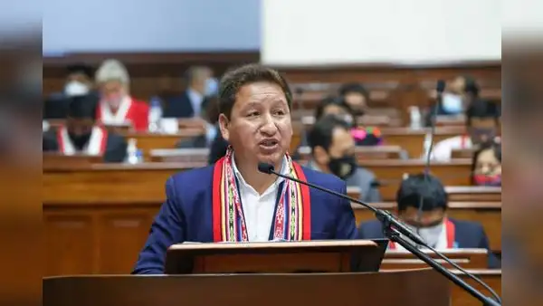 La mitad de congresistas del sur votó en contra del adelanto de elecciones