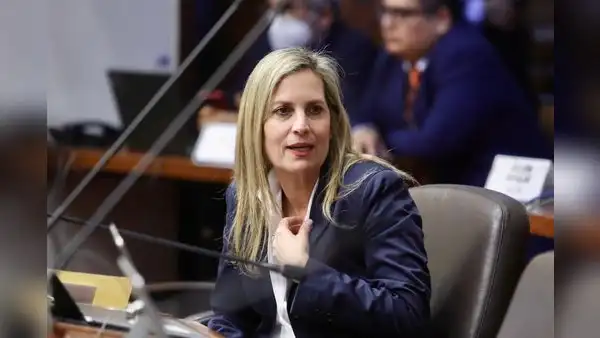 Congreso: María del Carmen Alva propone establecer la vacancia para parlamentarios
