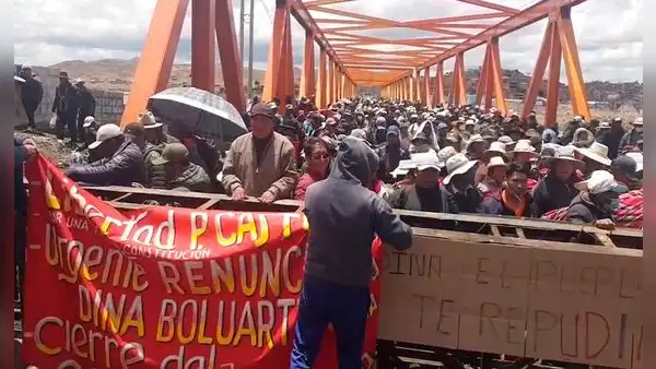 ¿Por qué los aimaras en Puno bloquean el puente internacional de Ilave como medida de protesta?