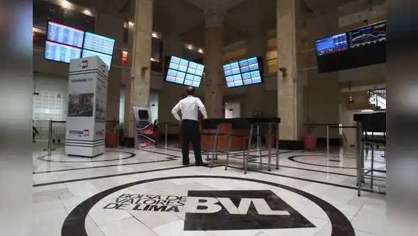 Bolsa de Valores de Lima cierra la jornada con ganancias en 12 indicadores y sube 0,49 %