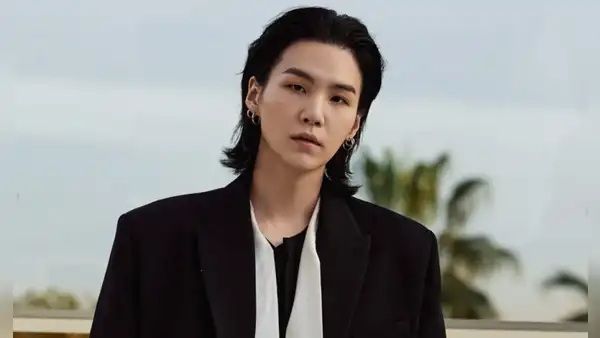 ¿Qué outfit lució Suga de BTS en el desfile de Valentino y por qué se hizo tendencia en Twitter?