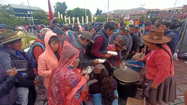 "Seguiremos luchando aunque sea todo el año", advierten a Dina Boluarte comuneros de Cusco