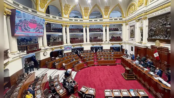 Tensión en el Congreso complica salida a la crisis