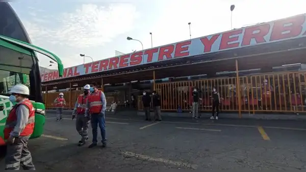 Terminal de Yerbateros luce vacío tras cancelación de viajes al interior del país