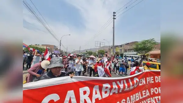 Comas: manifestantes marchan por la avenida Túpac Amaru y se dirigen cerca de Plaza Norte