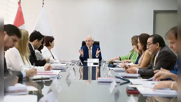 Gobierno debilita al Consejo Nacional de Educación y alista uno a su medida