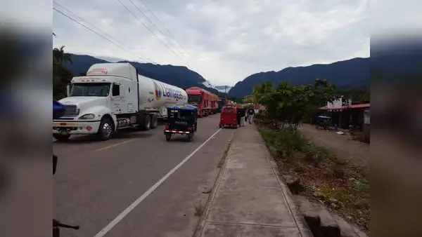 PNP libera 6 puntos de carretera bloqueados por manifestantes en Ucayali