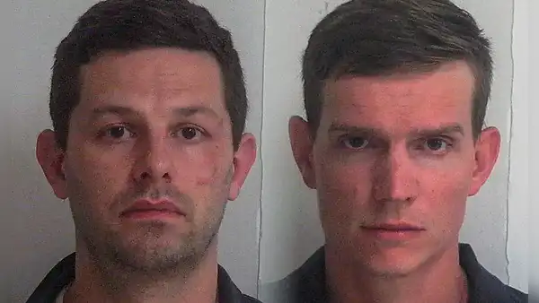 Arrestan a pareja acusada de grabar el abuso sexual contra 2 niños que habían adoptado