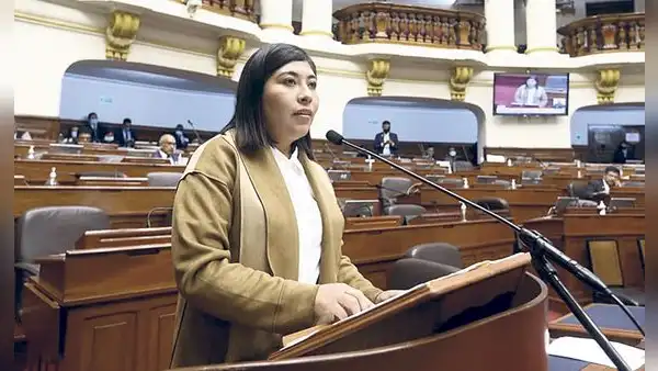 Betssy Chávez debe responder por supuesta rebelión