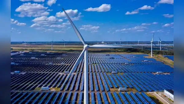En 2022 inversión en energía renovable por primera vez fue igual a la de los combustibles fósiles
