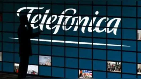 Fitch Ratings rebajó todas las calificaciones de Telefónica del Perú
